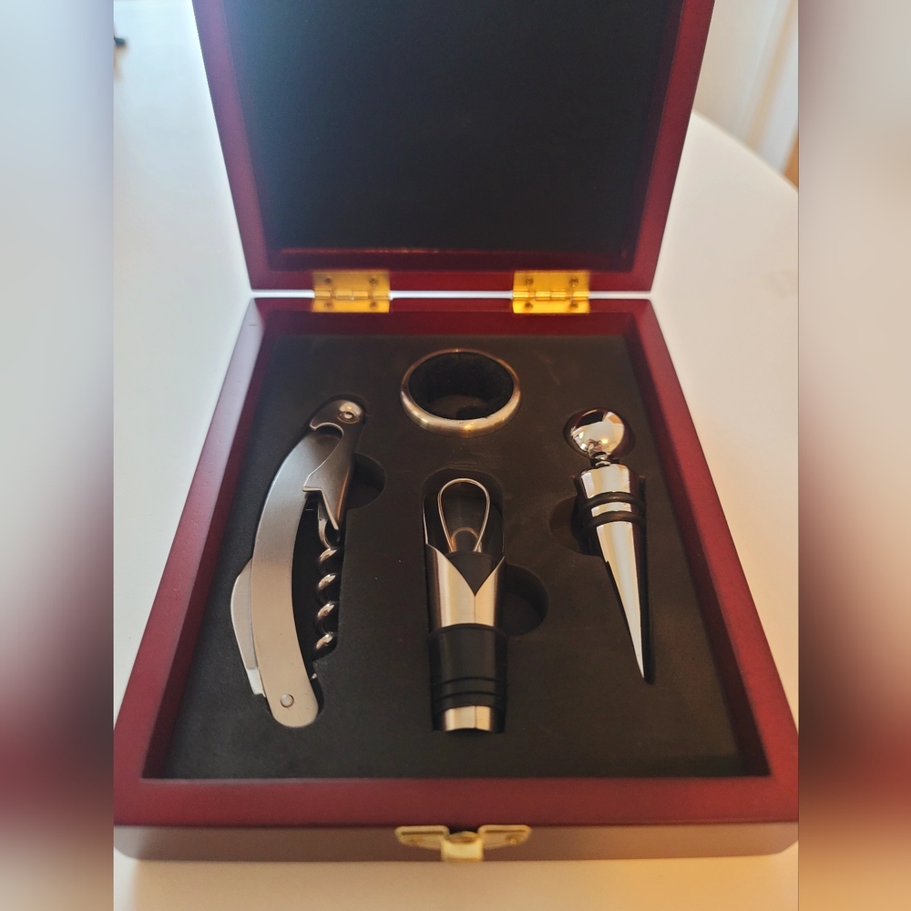 Wine bottle set